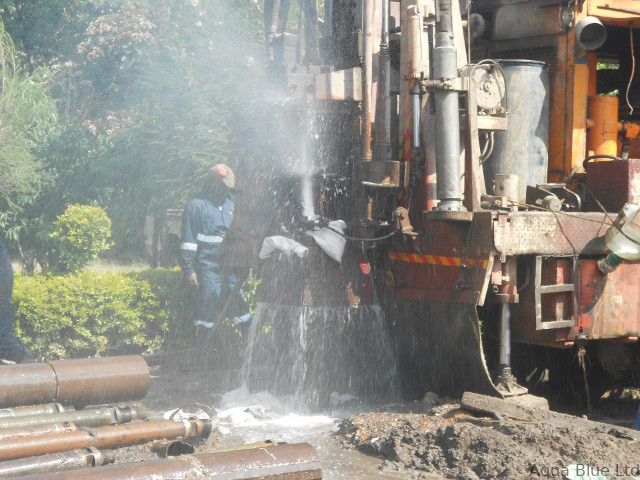 Drilling rig flushing a borehole